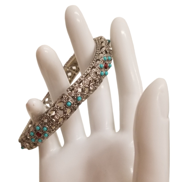 R J GRAZIANO VINTAGE SILVERTONED WITH FAUX TURQUOISE AND CORAL STRETCH BRACELET - Picture 3 of 6